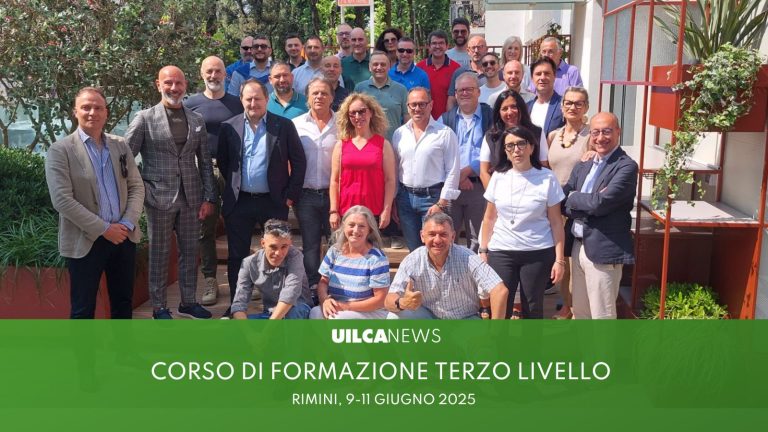 Foto di gruppo dei partecipanti al corso di formazione Uilca di terzo livello con il segretario generale Fulvio Furlan e il segretario nazionale Massimiliano Pagani